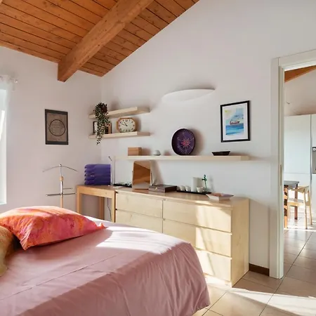 Guesthost - With Balcony Close To Switzerland! *