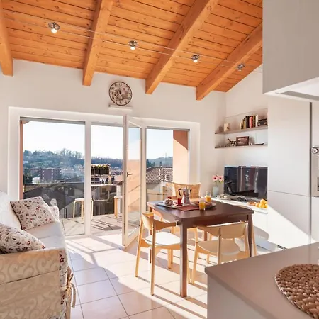 Guesthost - With Balcony Close To Switzerland! Apartman Cavallasca