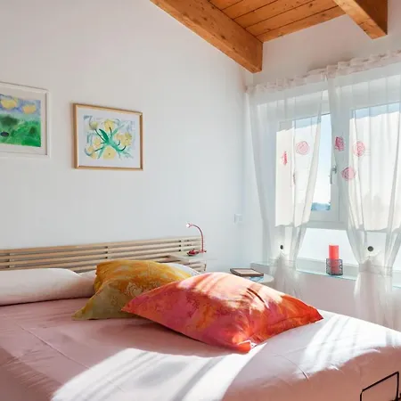 Guesthost - With Balcony Close To Switzerland! Apartman Cavallasca