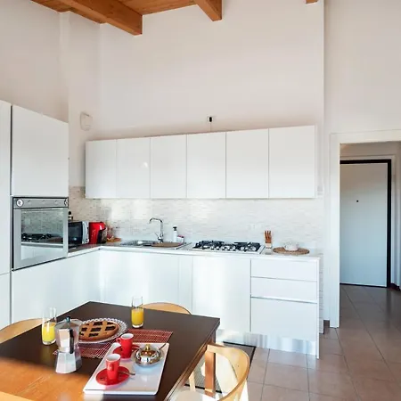 Guesthost - With Balcony Close To Switzerland! Apartman Cavallasca